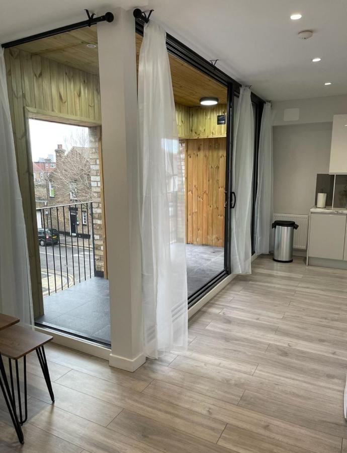 לונדון Stratford Apartment With Balcony מראה חיצוני תמונה