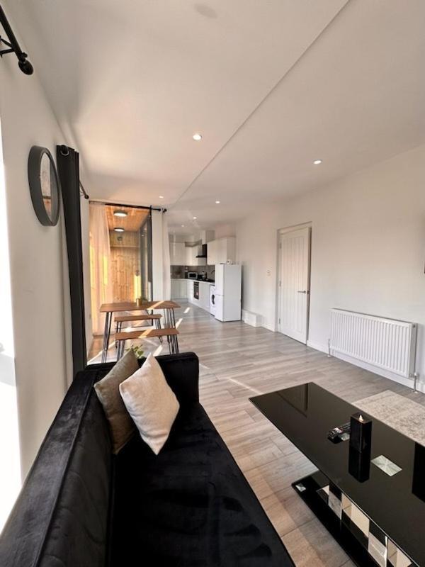 לונדון Stratford Apartment With Balcony מראה חיצוני תמונה