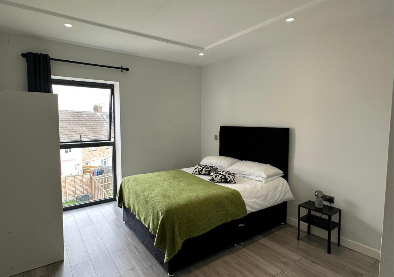 לונדון Stratford Apartment With Balcony מראה חיצוני תמונה